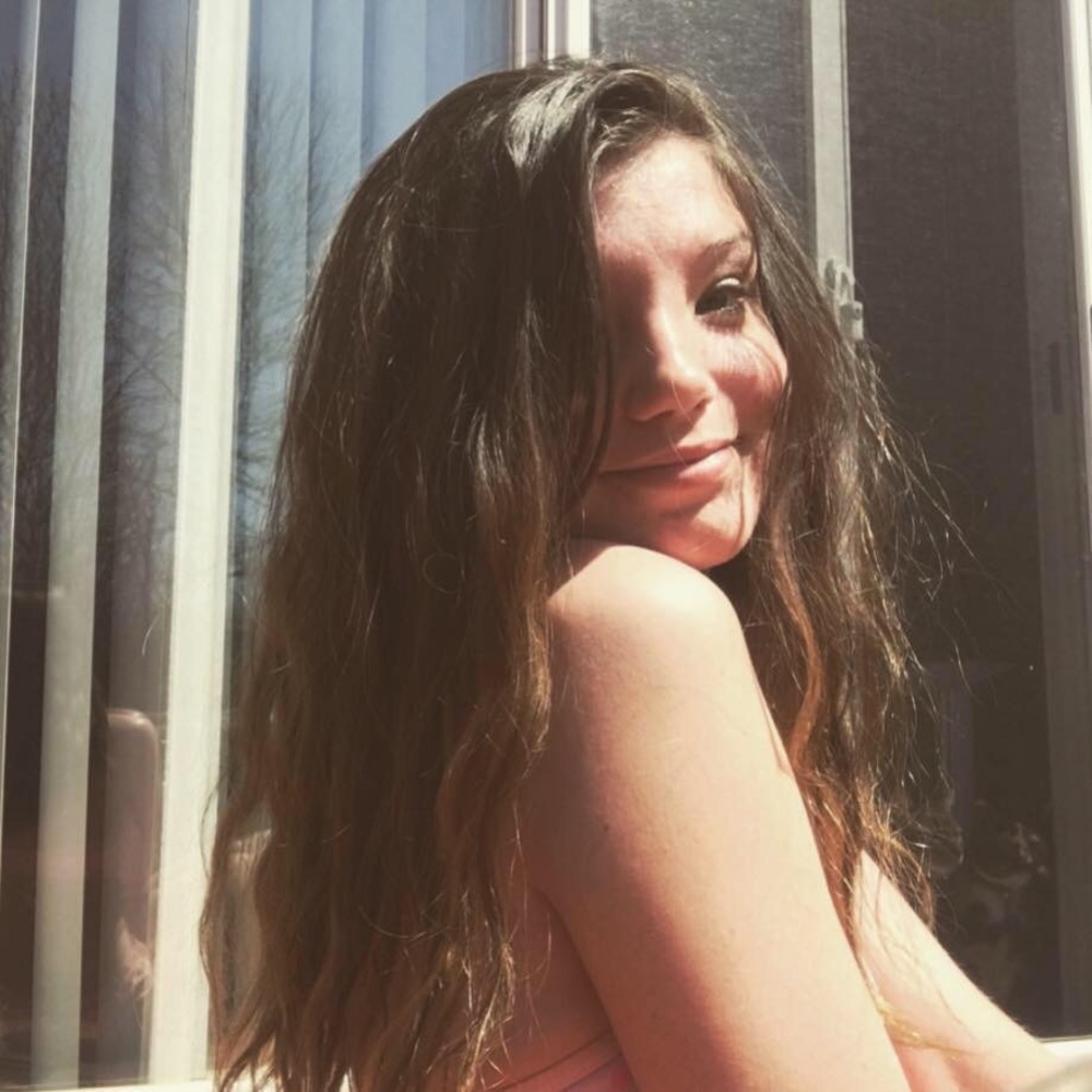 Meet your Posher, Mia